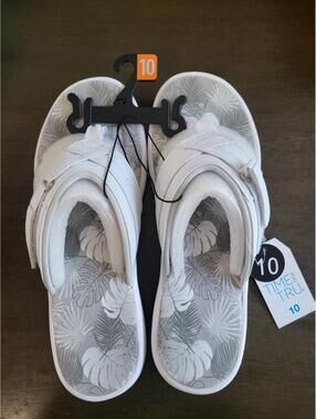 Sporty Time and Tru Women's Sandal - Size 10- New With Tags!